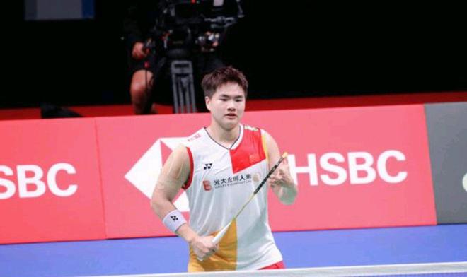 的点球飞过 的点球飞过